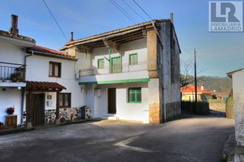 Casa adosada en Barrio de Corrobarceno, 1013