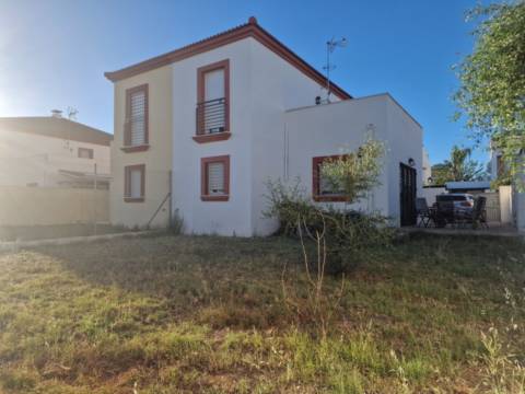 Casa pareada en Zona Residencial de Nueva Construcción
