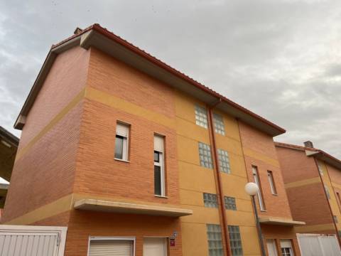 Casa pareada en calle de Huesca