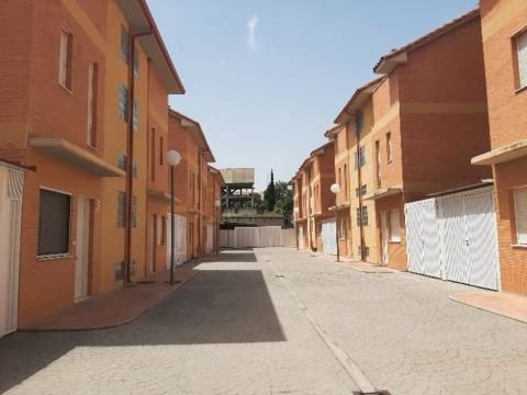 Casa adosada en calle del Albarracín