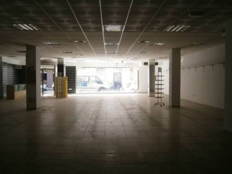 Local comercial en calle Granada