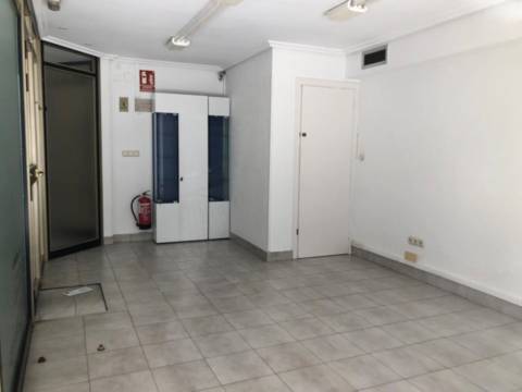Local comercial en calle de Segundo Ispizua