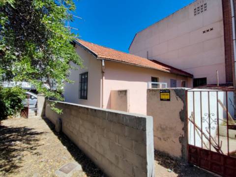 Casa adossada a calle de Narciso Martínez Cabezas, 10